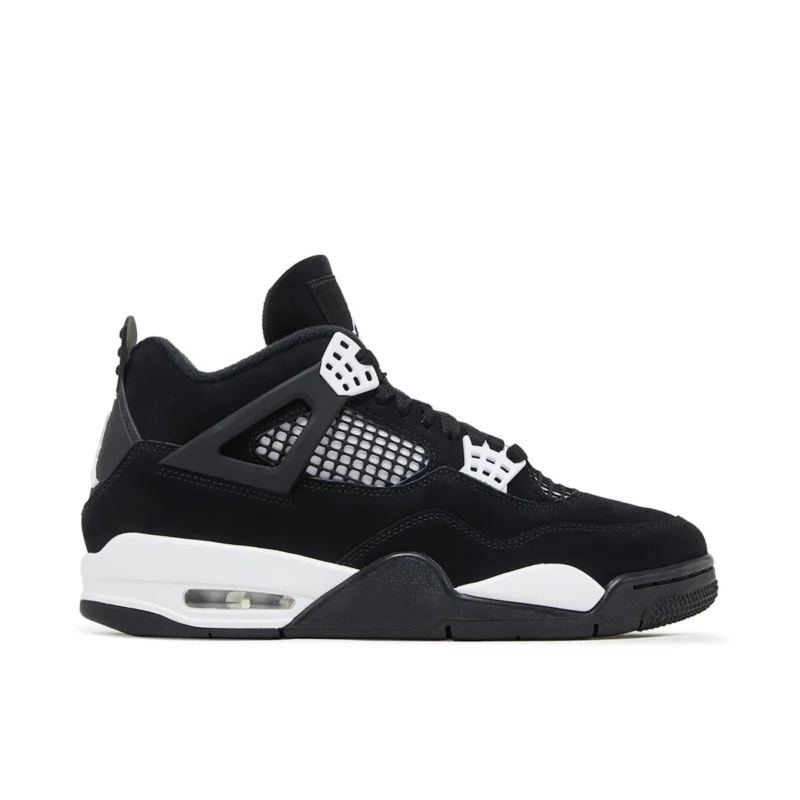 Białe sneakersy Nike Air Jordan 4 White Thunder FQ8138-001 z czarnymi akcentami