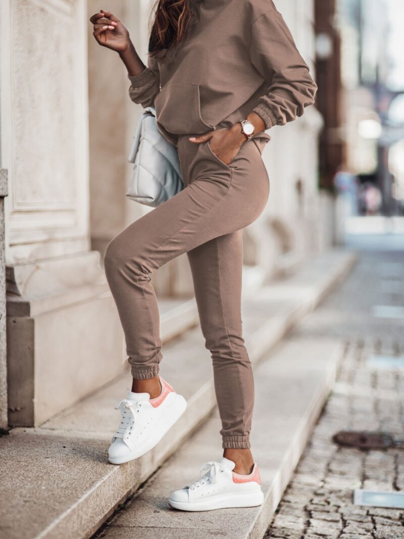 https://ivon-sklep.pl/!uploads/products/b_komplet-dresowy-d8-mocca-2.jpg